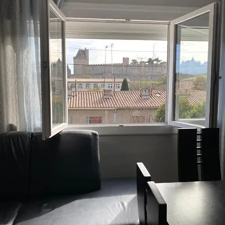 Maison Face A La Cite