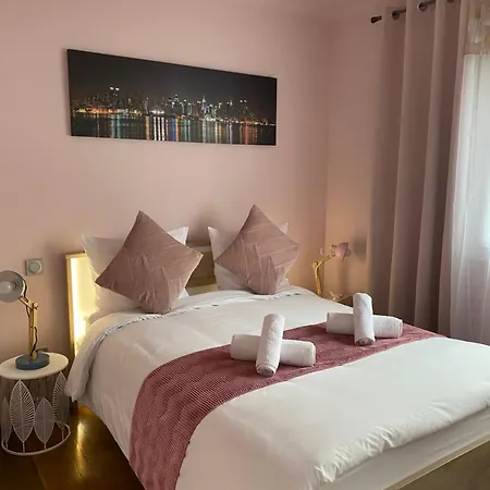 Maison Face A La Cite Homestay