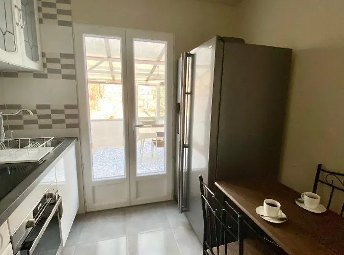 Homestay Maison Face A La Cite