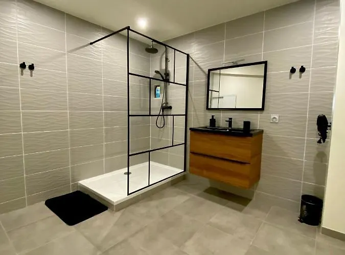 Homestay Maison Face A La Cite *