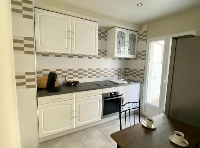 Maison Face à La Cité