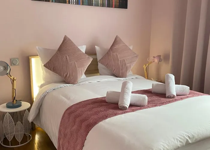 Maison Face A La Cite *